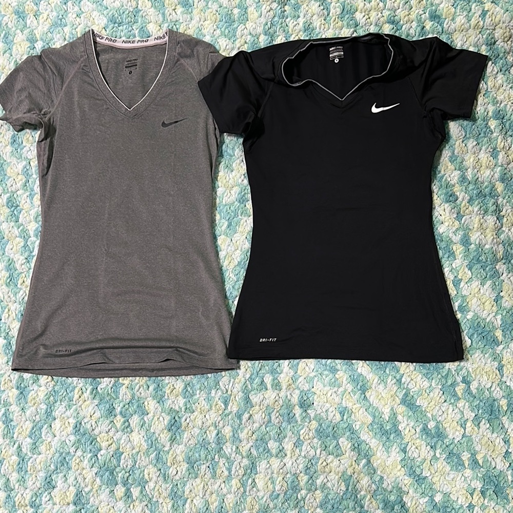 Nike Gray and Black Fitted Short Sleeve Athletic Tees